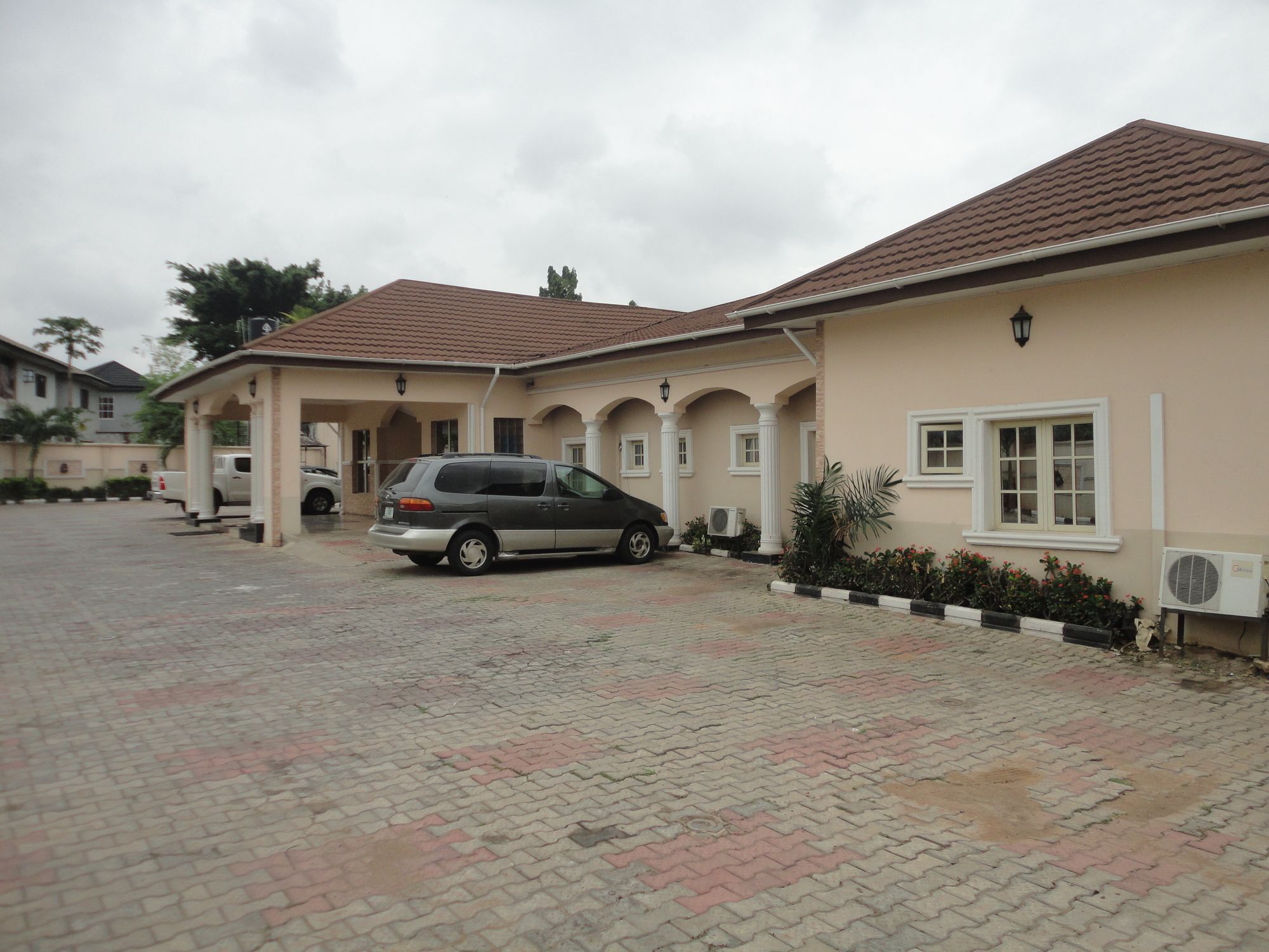 Sdm Tavern And Suites Ibadan Exterior photo